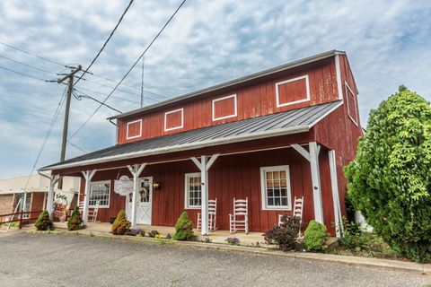 Tiny photo for 263 Court Street, Appomattox, VA 24522 (MLS # 365248)