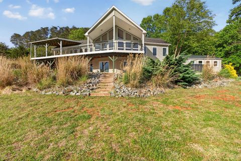 Tiny photo for 209 Leesville Lake ct CT, Pittsville, VA 24139 (MLS # 366661)