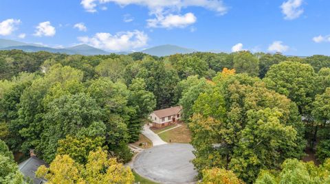 Tiny photo for 1031 Maple Leaf Ct Ct, Forest, VA 24551 (MLS # 362144)