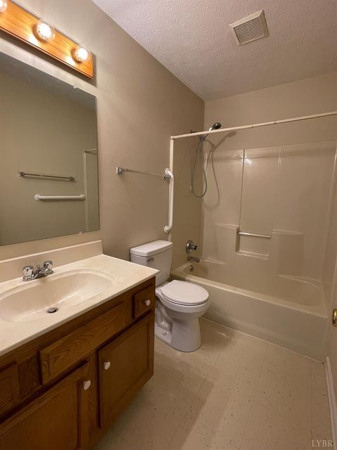 Tiny photo for 1419 Longwood Avenue, Bedford, VA 24523 (MLS # 364535)