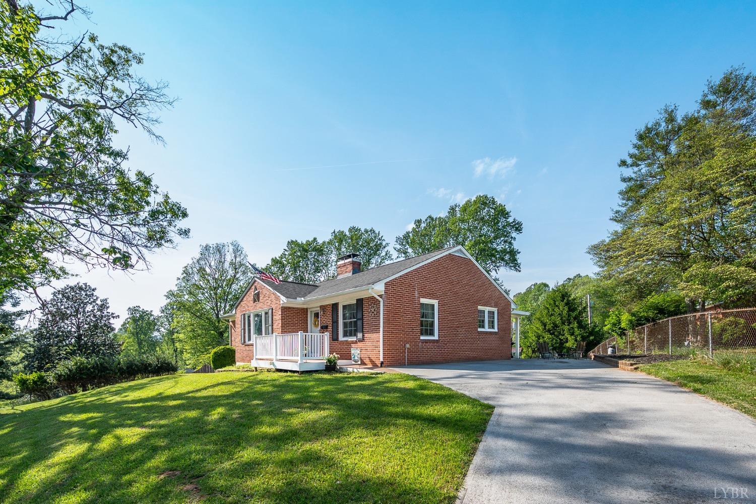 1235 Ashland Circle, Bedford, Virginia image 2