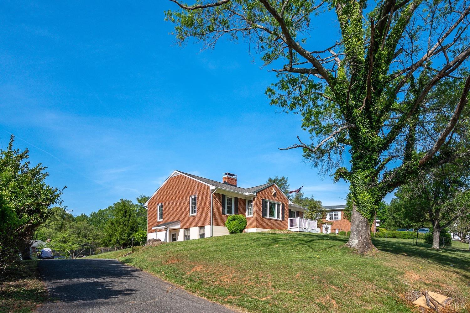 1235 Ashland Circle, Bedford, Virginia image 3