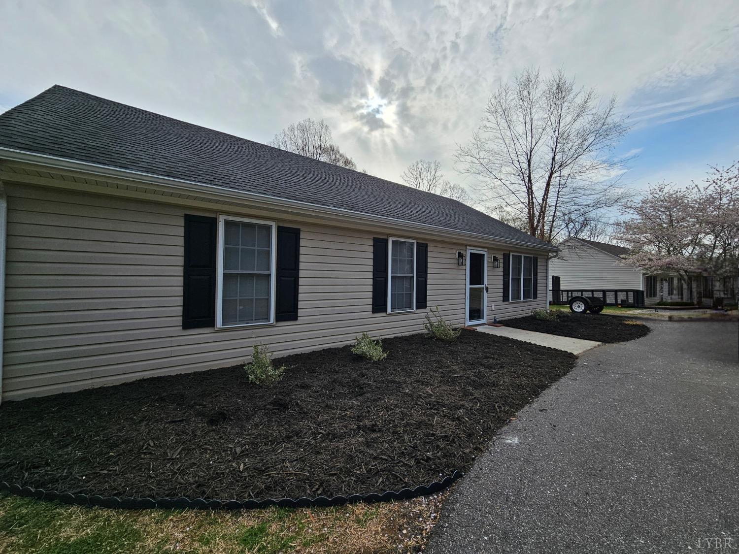 305 Lakeview Drive, Madison Heights, Virginia image 2