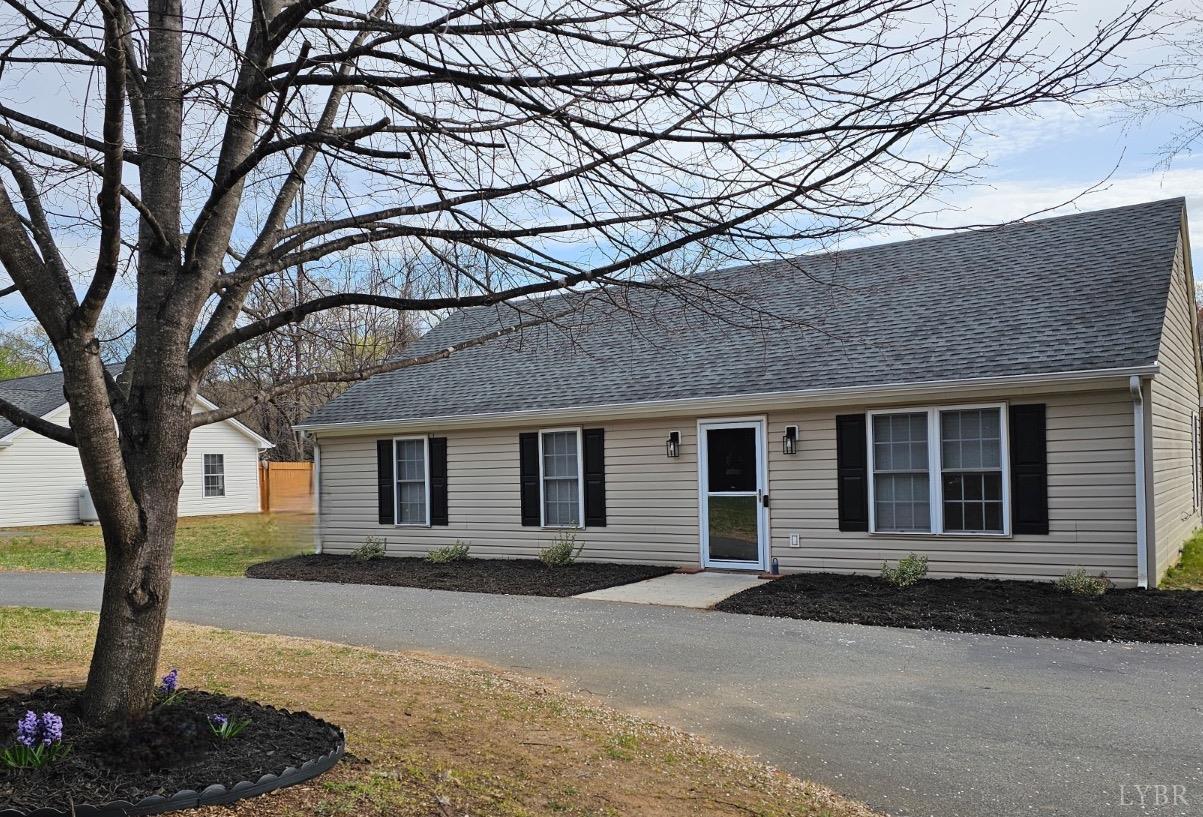 305 Lakeview Drive, Madison Heights, Virginia image 1