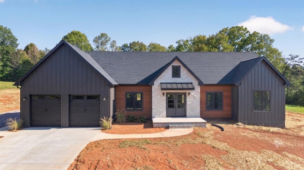 9041 STONEWALL RD, APPOMATTOX, VA 24522 - Image f4d82f2fdbddd2c760f4abaccb25c4ee/3771285115