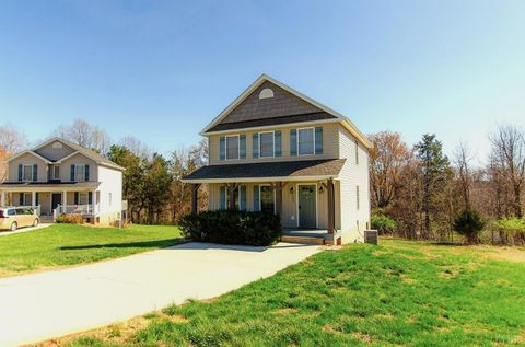 Tiny photo for 133 Bennett Dr Dr, Lynchburg, VA 24501 (MLS # 365357)