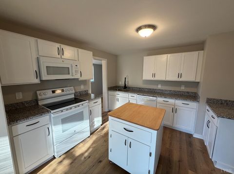 Tiny photo for 127 Campbell Street, Madison Heights, VA 24572 (MLS # 365634)