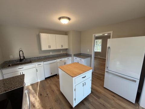 Tiny photo for 127 Campbell Street, Madison Heights, VA 24572 (MLS # 365634)