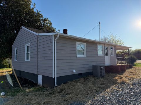 Tiny photo for 127 Campbell Street, Madison Heights, VA 24572 (MLS # 365634)