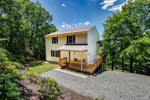 Photo of 585 Cresthill Road, Lynchburg, VA 24504 (MLS # 367370)