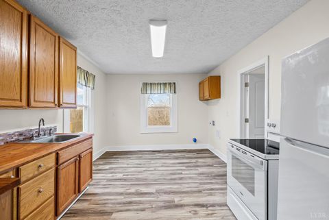 Tiny photo for 105 Chambers Street, Lynchburg, VA 24501 (MLS # 363685)