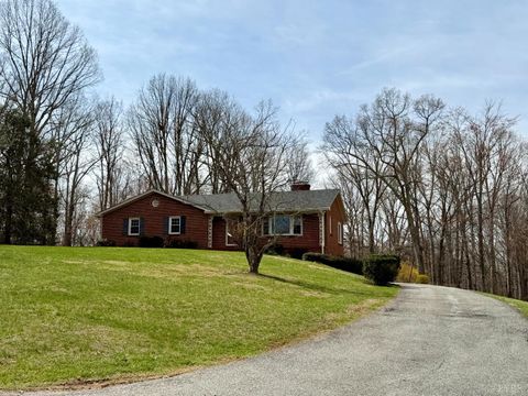 Tiny photo for 205 Woodrow Avenue, Monroe, VA 24574 (MLS # 365169)