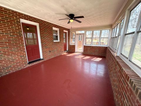 Tiny photo for 205 Woodrow Avenue, Monroe, VA 24574 (MLS # 365169)