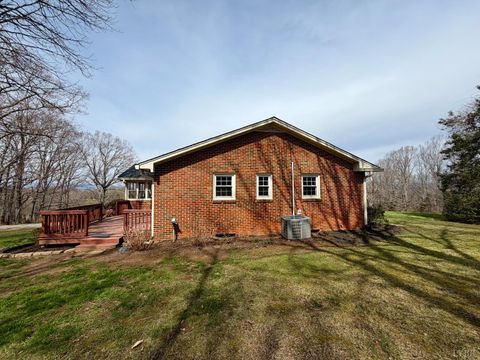 Tiny photo for 205 Woodrow Avenue, Monroe, VA 24574 (MLS # 365169)