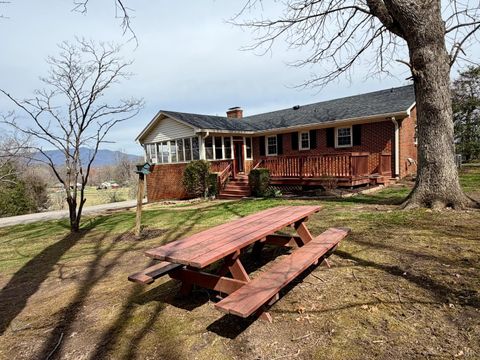 Tiny photo for 205 Woodrow Avenue, Monroe, VA 24574 (MLS # 365169)