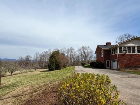 Tiny photo for 205 Woodrow Avenue, Monroe, VA 24574 (MLS # 365169)
