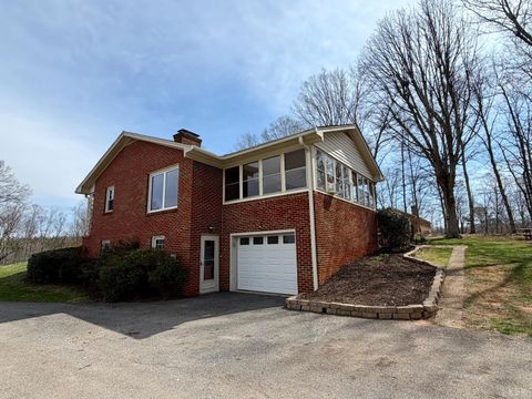 Tiny photo for 205 Woodrow Avenue, Monroe, VA 24574 (MLS # 365169)