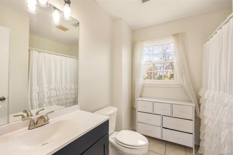 Tiny photo for 212 Villa View Place, Lynchburg, VA 24502 (MLS # 364811)