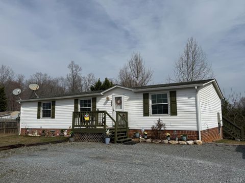 Tiny photo for 304 Plain Ridge Drive, Evington, VA 24550 (MLS # 365047)