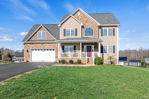 Photo of 1234 Autumn Run Drive, Forest, VA 24551 (MLS # 365428)