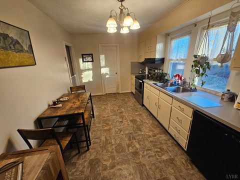 Tiny photo for 5393 Thomas Jefferson Road, Forest, VA 24551 (MLS # 363425)