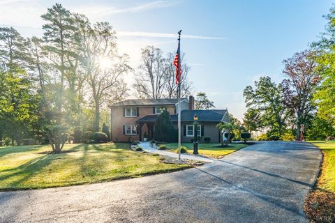 Photo of 1921 Tabby Ln Ln, Altavista, VA 24517 (MLS # 362670)
