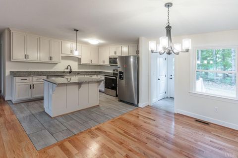 Tiny photo for 465 Soybean Drive, Appomattox, VA 24522 (MLS # 352238)