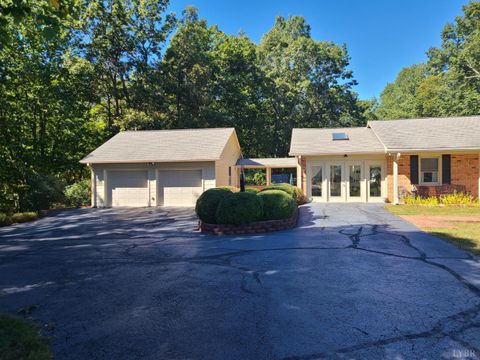 Tiny photo for 733 Morning Star Road, Appomattox, VA 24522 (MLS # 362460)