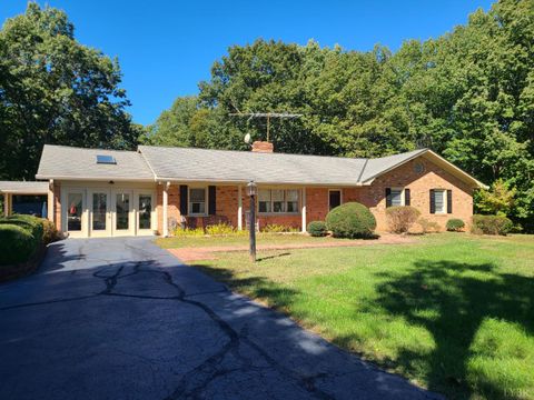 Tiny photo for 733 Morning Star Road, Appomattox, VA 24522 (MLS # 362460)