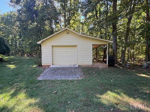 Tiny photo for 733 Morning Star Road, Appomattox, VA 24522 (MLS # 362460)