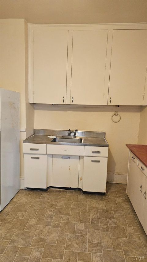 Tiny photo for 746 Peaks Street, Bedford, VA 24523 (MLS # 364406)