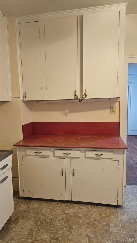 Tiny photo for 746 Peaks Street, Bedford, VA 24523 (MLS # 364406)