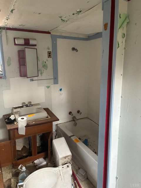 Tiny photo for 116 Sycamore Street, Brookneal, VA 24528 (MLS # 365126)