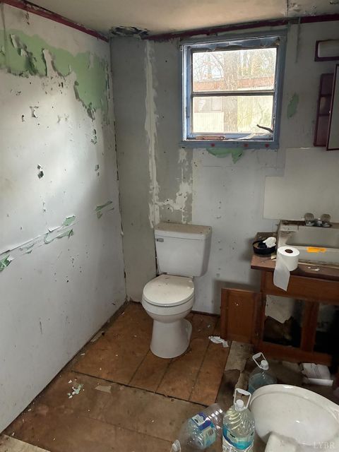 Tiny photo for 116 Sycamore Street, Brookneal, VA 24528 (MLS # 365126)