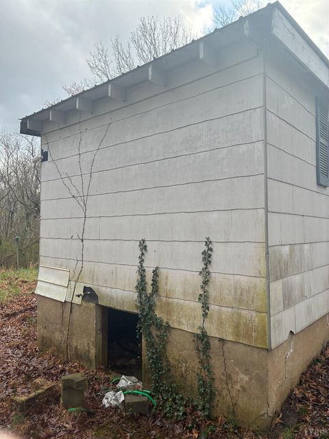 Tiny photo for 116 Sycamore Street, Brookneal, VA 24528 (MLS # 365126)