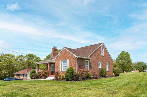 Tiny photo for 275 Seminole Drive, Madison Heights, VA 24572 (MLS # 365885)