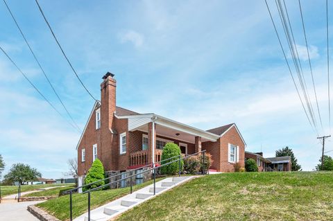 Tiny photo for 275 Seminole Drive, Madison Heights, VA 24572 (MLS # 365885)