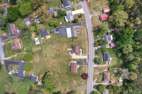 Tiny photo for 275 Seminole Drive, Madison Heights, VA 24572 (MLS # 365885)