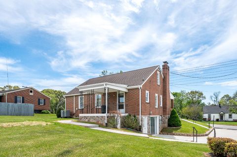 Tiny photo for 275 Seminole Drive, Madison Heights, VA 24572 (MLS # 365885)