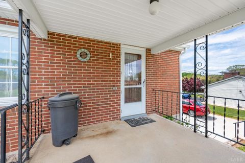 Tiny photo for 275 Seminole Drive, Madison Heights, VA 24572 (MLS # 365885)