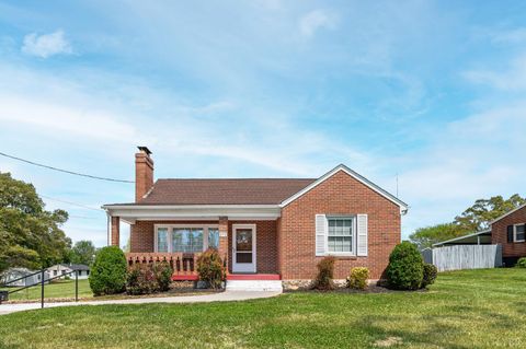 Photo of 275 Seminole Drive, Madison Heights, VA 24572 (MLS # 365885)