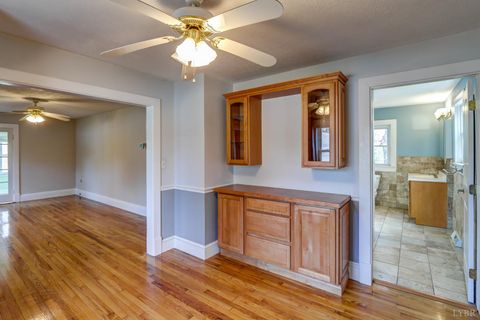 Tiny photo for 1901 Bedford Avenue, Altavista, VA 24517 (MLS # 364664)