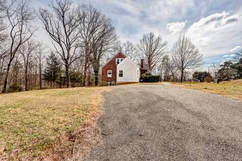 Tiny photo for 1901 Bedford Avenue, Altavista, VA 24517 (MLS # 364664)