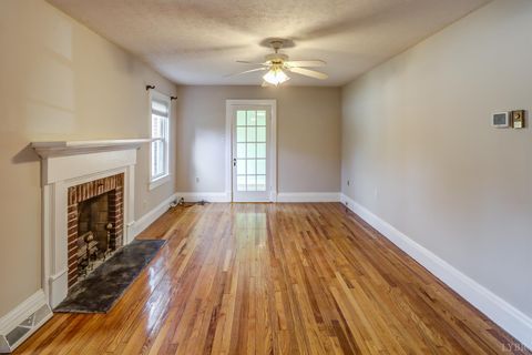 Tiny photo for 1901 Bedford Avenue, Altavista, VA 24517 (MLS # 364664)