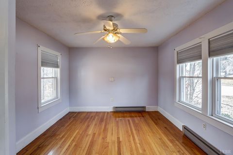 Tiny photo for 1901 Bedford Avenue, Altavista, VA 24517 (MLS # 364664)