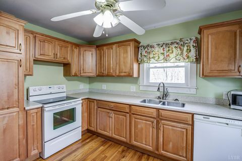 Tiny photo for 1901 Bedford Avenue, Altavista, VA 24517 (MLS # 364664)