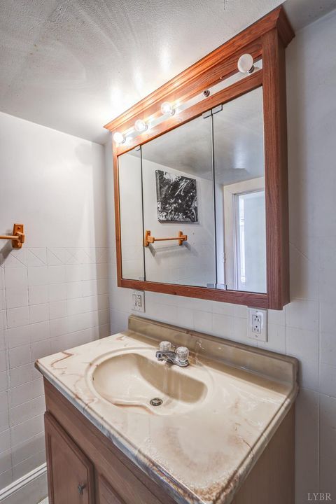 Tiny photo for 1901 Bedford Avenue, Altavista, VA 24517 (MLS # 364664)