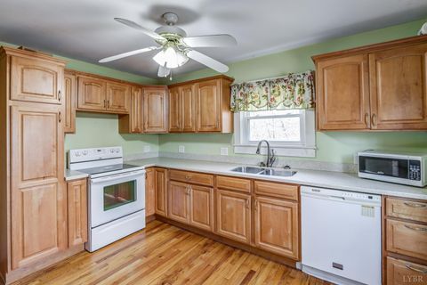 Tiny photo for 1901 Bedford Avenue, Altavista, VA 24517 (MLS # 364664)