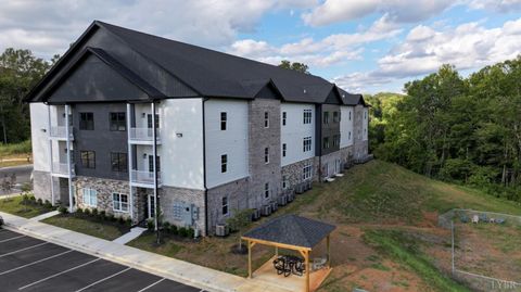 Tiny photo for 128 BRENLEIGH CT Ct #306, Lynchburg, VA 24501 (MLS # 362338)