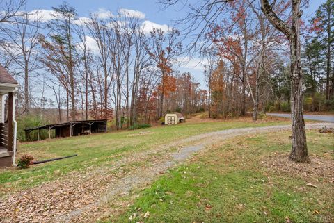 Tiny photo for 416 Patrick Henry Road Rd, Brookneal, VA 24528 (MLS # 363193)